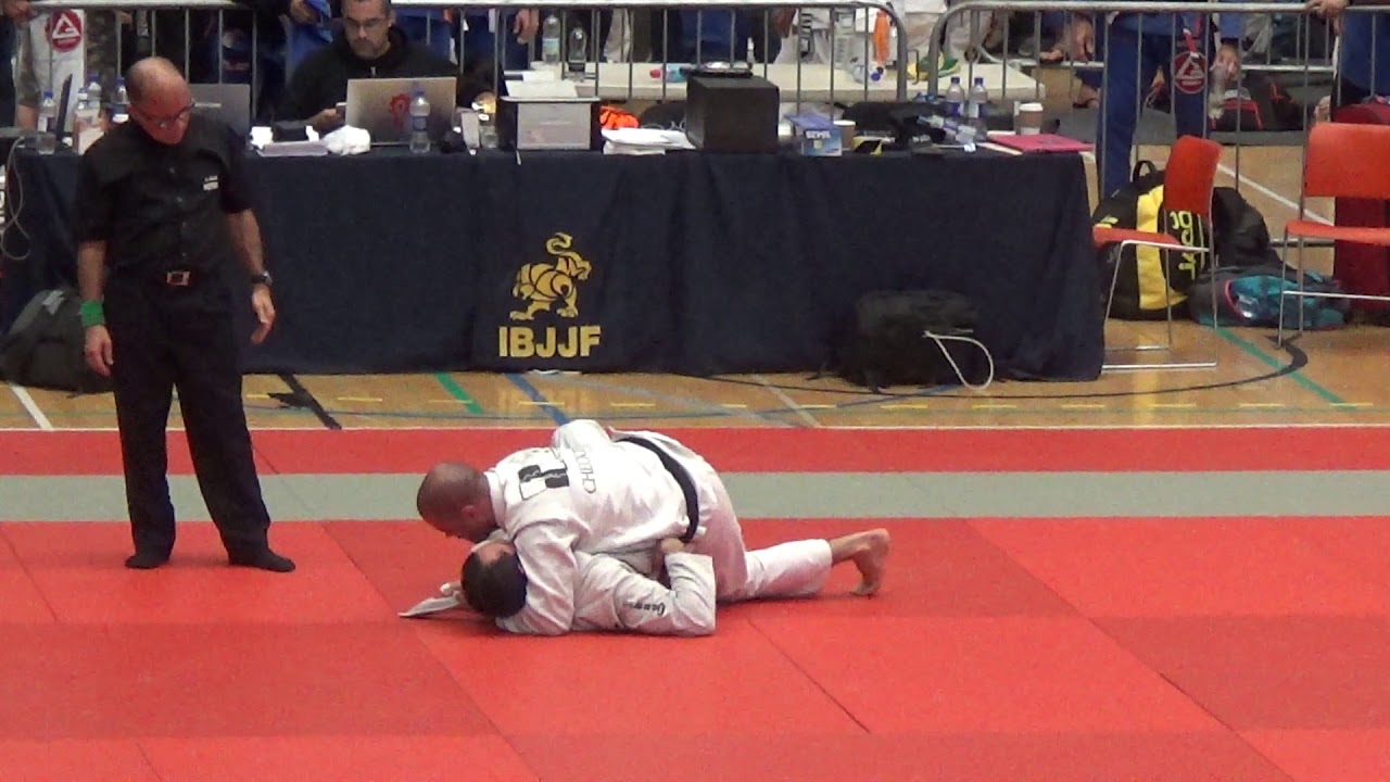 Chico Mendes vs Kokolaras Ioannis - IBJJF London Winter Open 2017 - Black Master 1 - Open