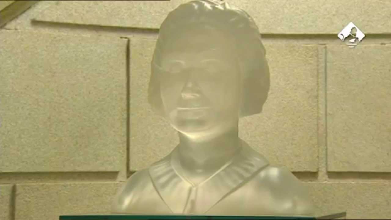 Busto de Clara Campoamor