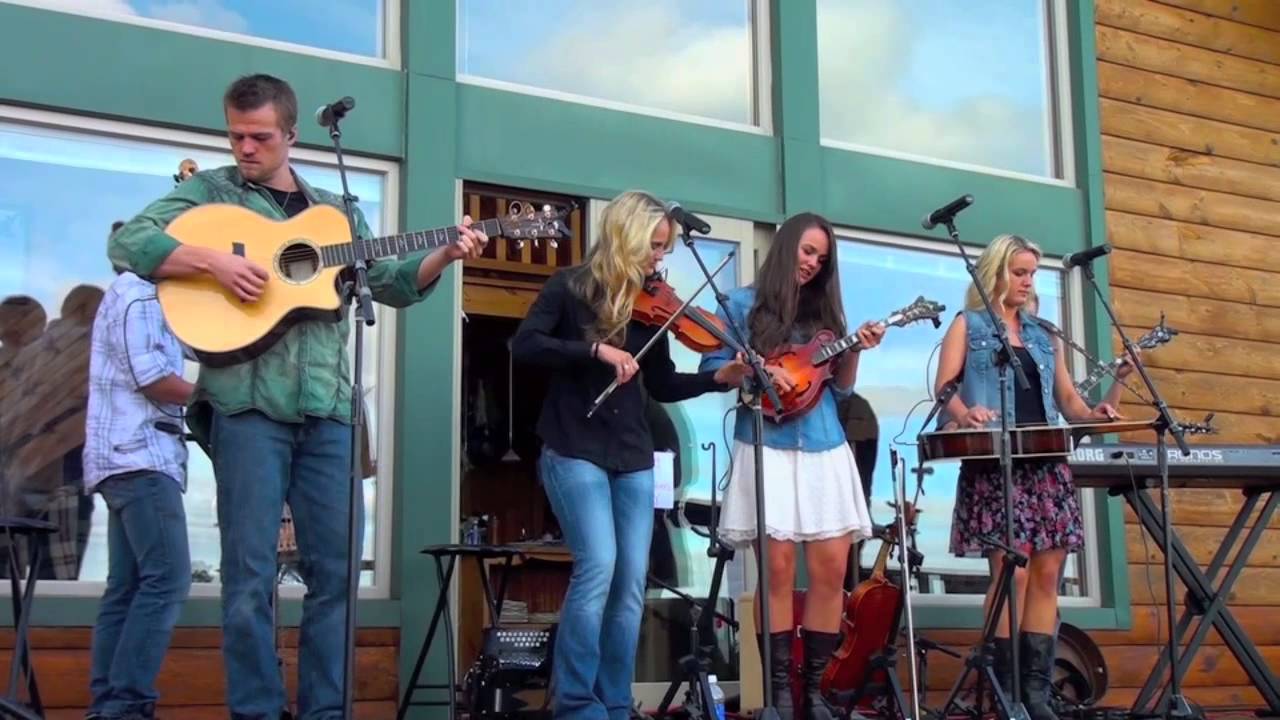 The Willis Clan "the Plowin Song" at Oak Mountain Hideaway