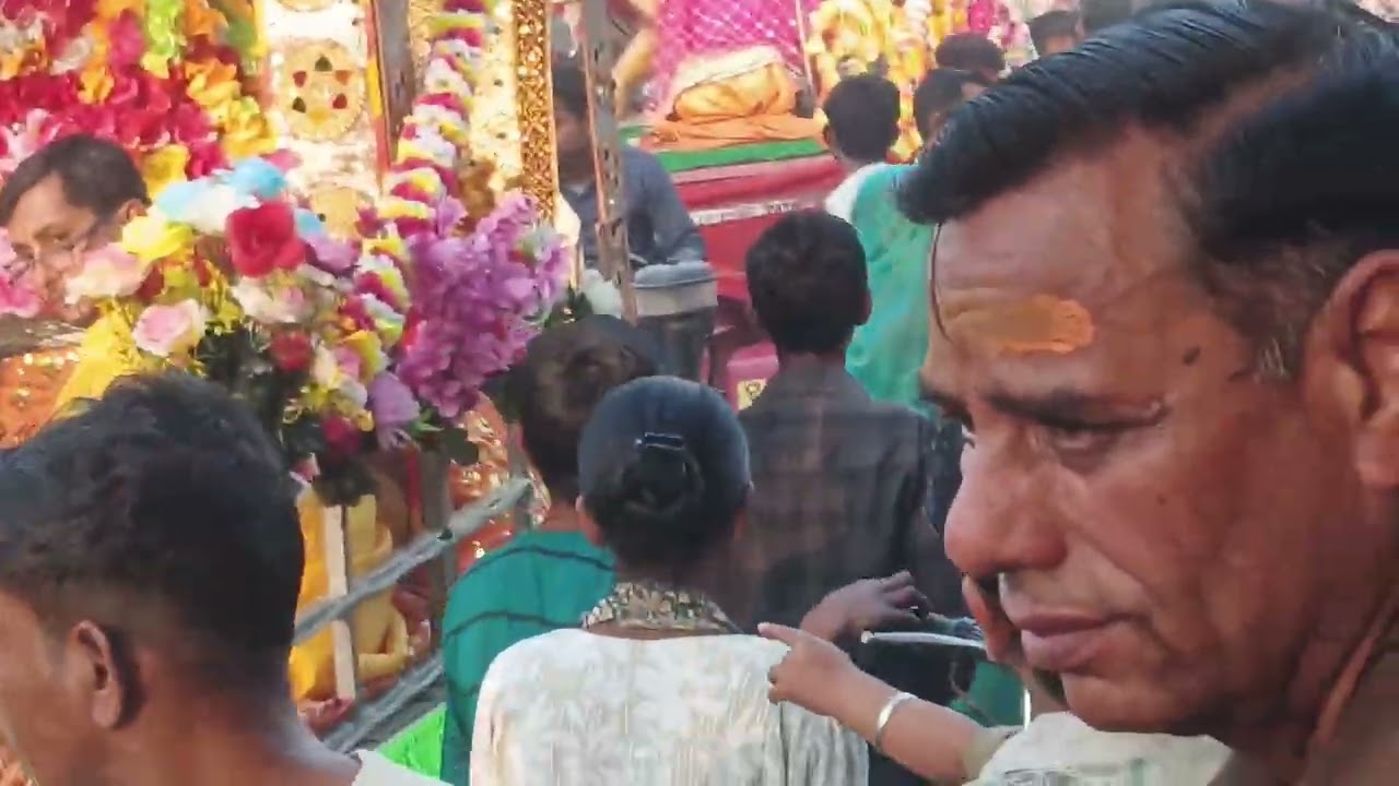 Dekhiae hamare mohanpura mein Aaj jhanki nikalti Hui