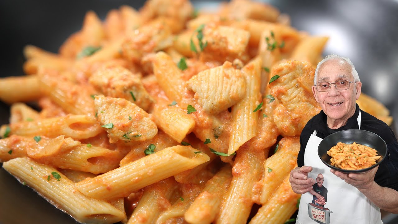Сливочные пенне с водкой и курицей