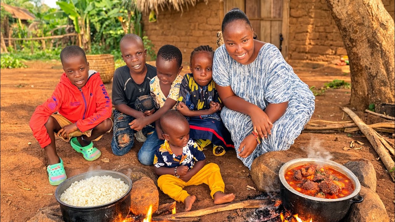AFRICAN VILLAGE GIRL COOKS BEST BEEF CURRY OVER OPEN FIRE FOR HER FAMILY||africanvillagelife