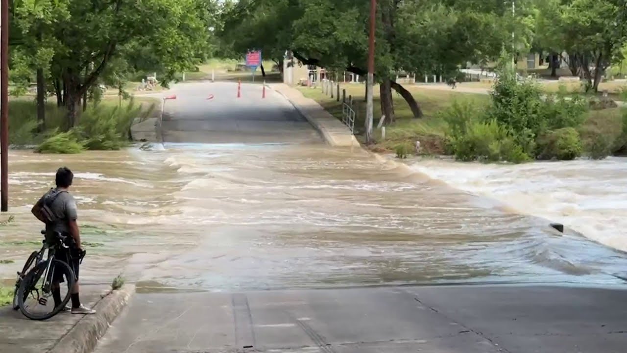 Leon Creek floods roads, parks and trails after heavy rain in San Antonio