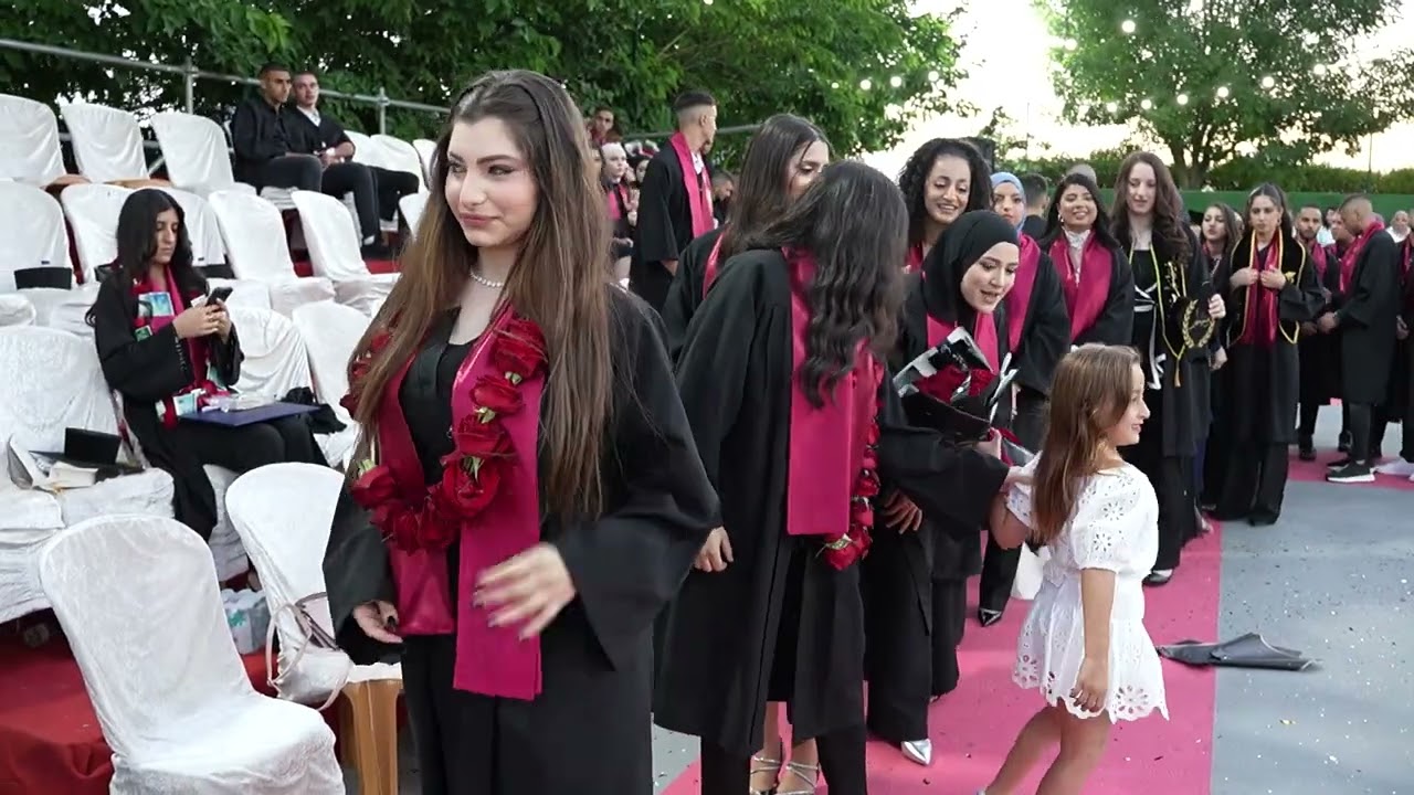 تسليم الشهادات لخريجي الفوج 23 من طلاب مدرسة غرناطة الثانوية