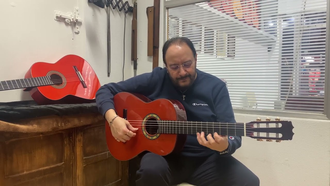 Jesús de Rosario - guitarra Conde Atocha palo santo de India Rosas Azules con tapa de cedro 