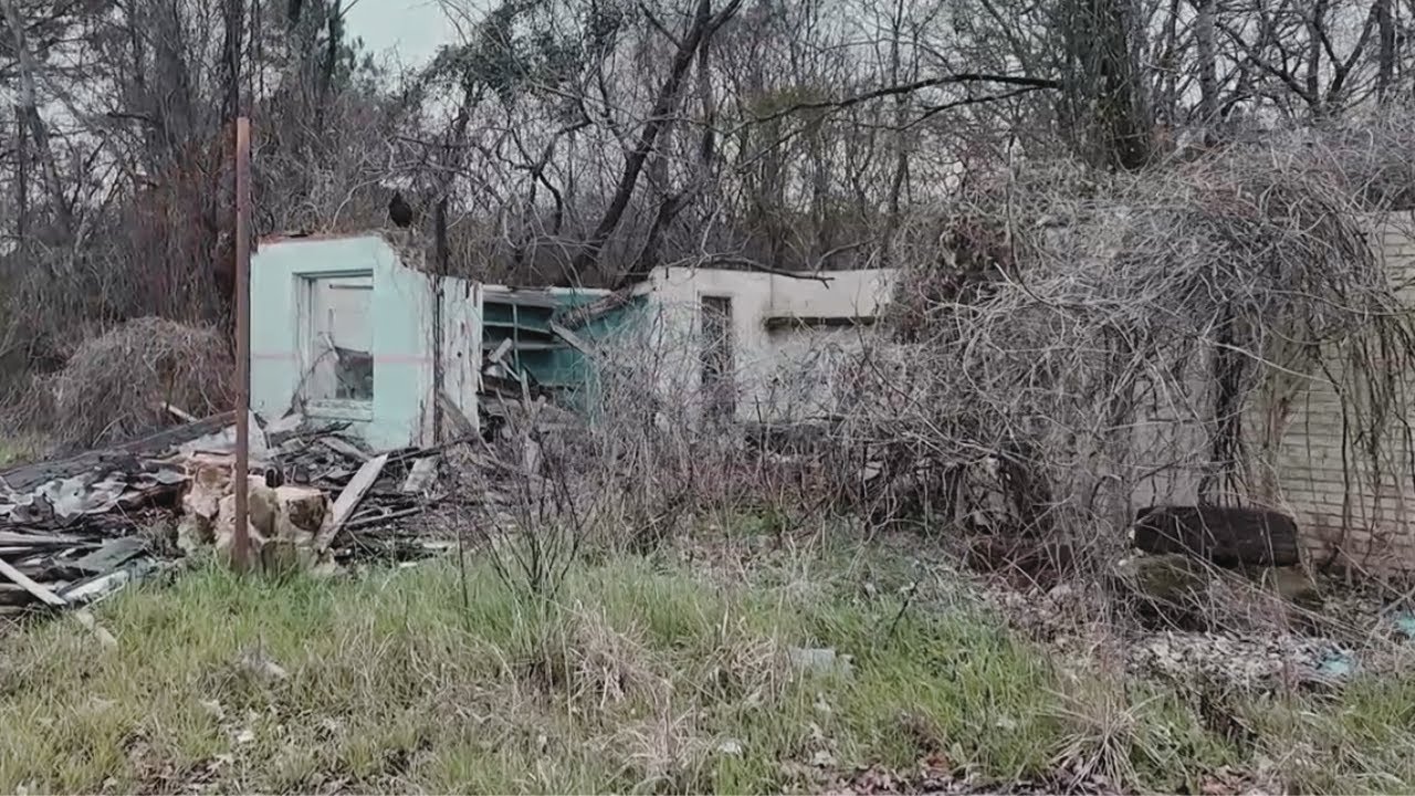 Это место постоянно разваливается… И мое утро тоже!