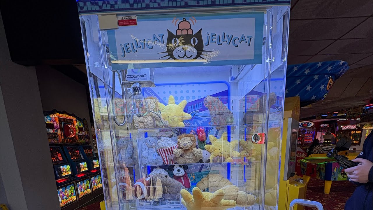 OMG a jellycat ￼claw machine A weekend in Portsmouth day 2