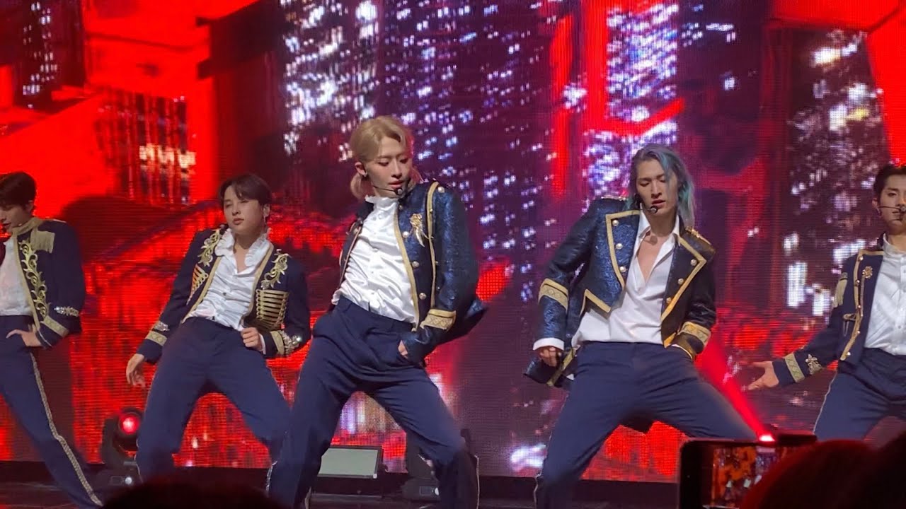 OnlyOneOf / bOss ＋ designer [1st Concert seOul cOllectiOn]