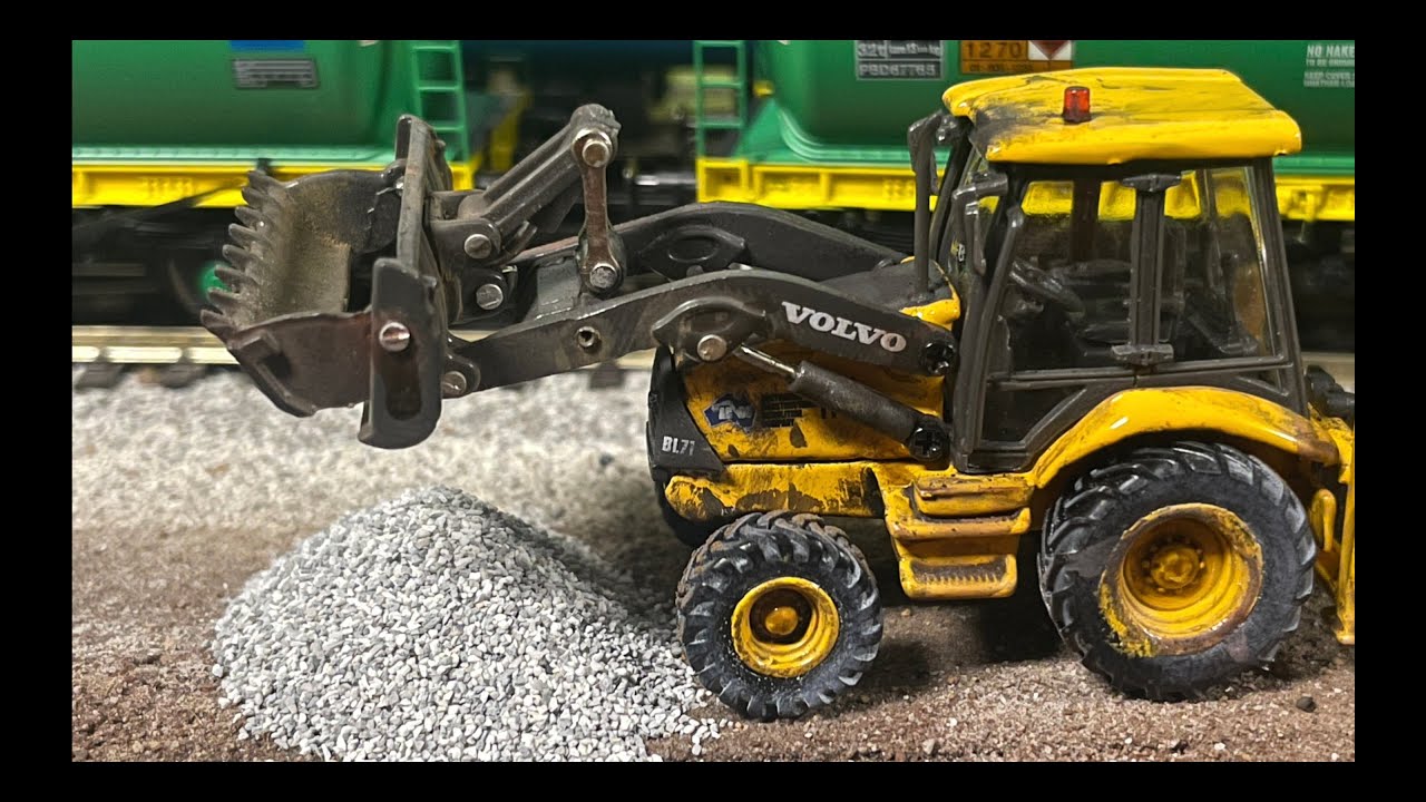 Josef - Model Railway & Toy Room 105 VOLVO BL71 Backhoe Weathering Road Ragers with Vallejo MIG DCC