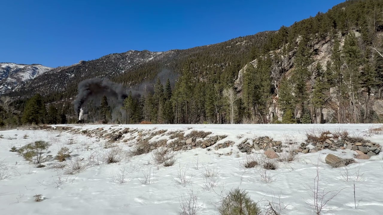 476 with the flanger during the D&SNGRR Winter Photographers Special. 02/2025