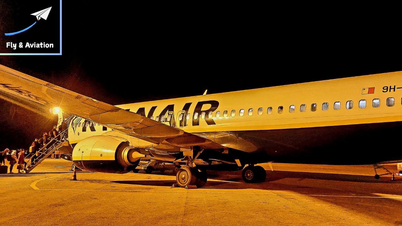 TRIP REPORT | Magical night views! ツ| RYANAIR | Boeing 737-8AS | Bari to Verona