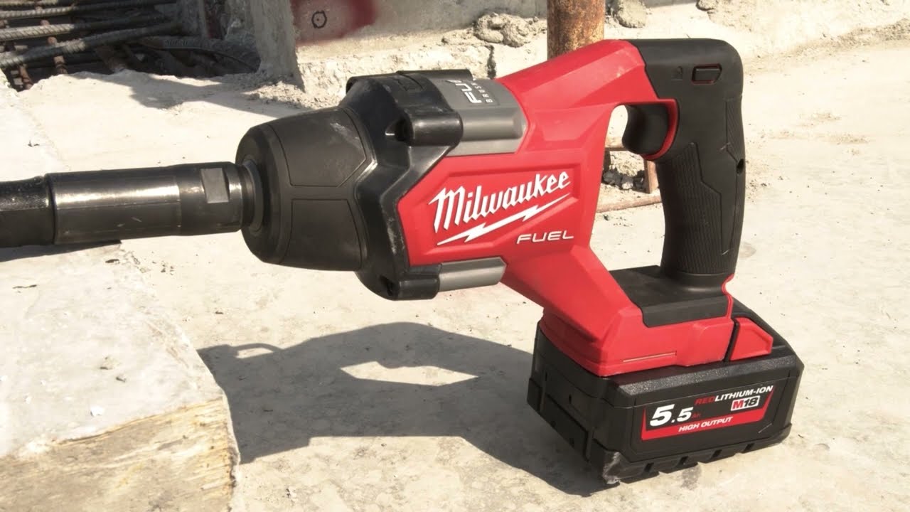 Milwaukee M18 Fuel Needle Concrete Vibrator (2.4m Whip Length)
