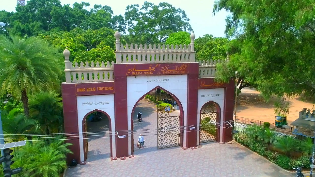 Amazing drone footage of Masjid e khadriya bangalore.