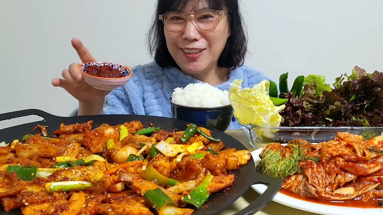 제육볶음에 배추김치 [집밥먹방]🌶🥬🐷