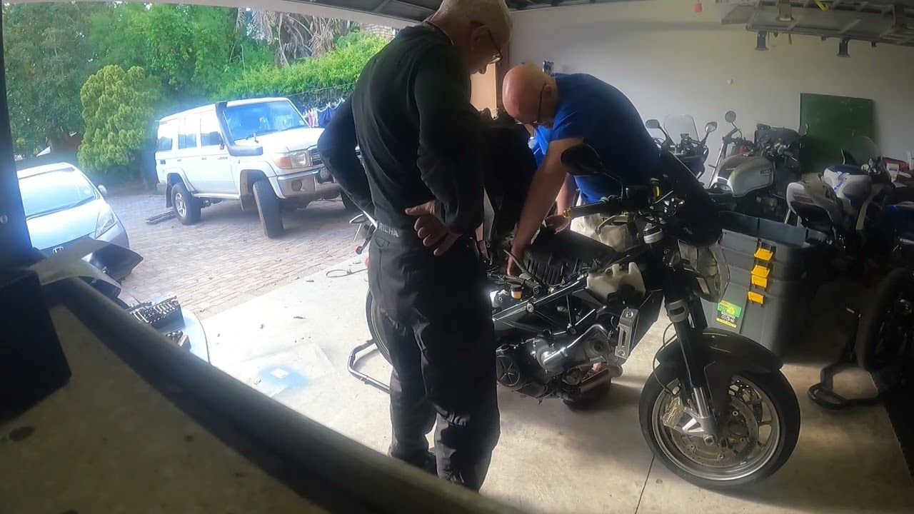 2010 Aprilia SL 750 Shiver plug change
