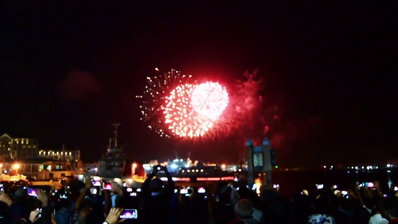 V&A Waterfront New Years 2018 || Fireworks || Travel Blog || Cape Town || South Africa