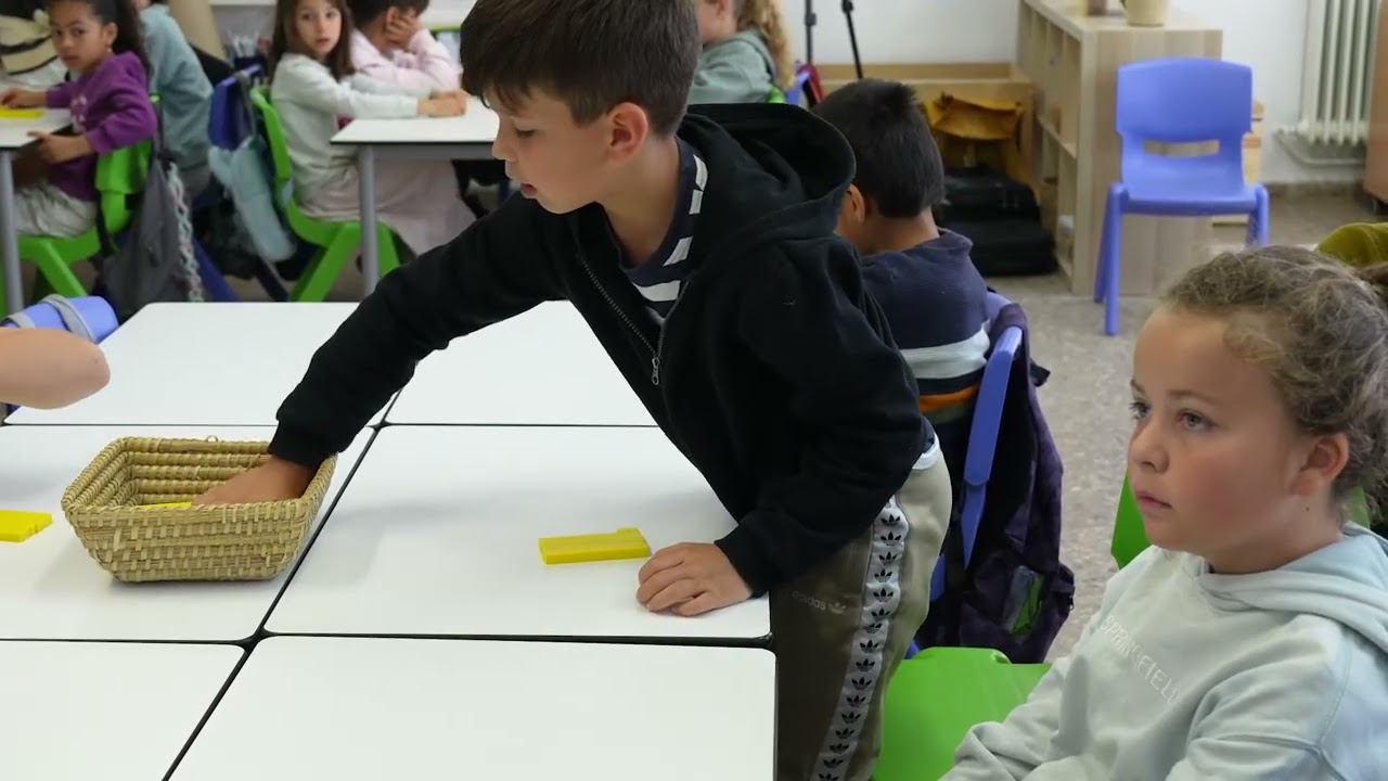 Entramos en un aula de primaria: restamos descomponiendo