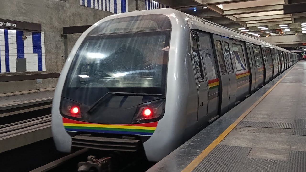 MCCS: Tren CAF serie 6 ingresando y saliendo de la estación Colegio de Ingenieros L1 🔴#viralvideo 