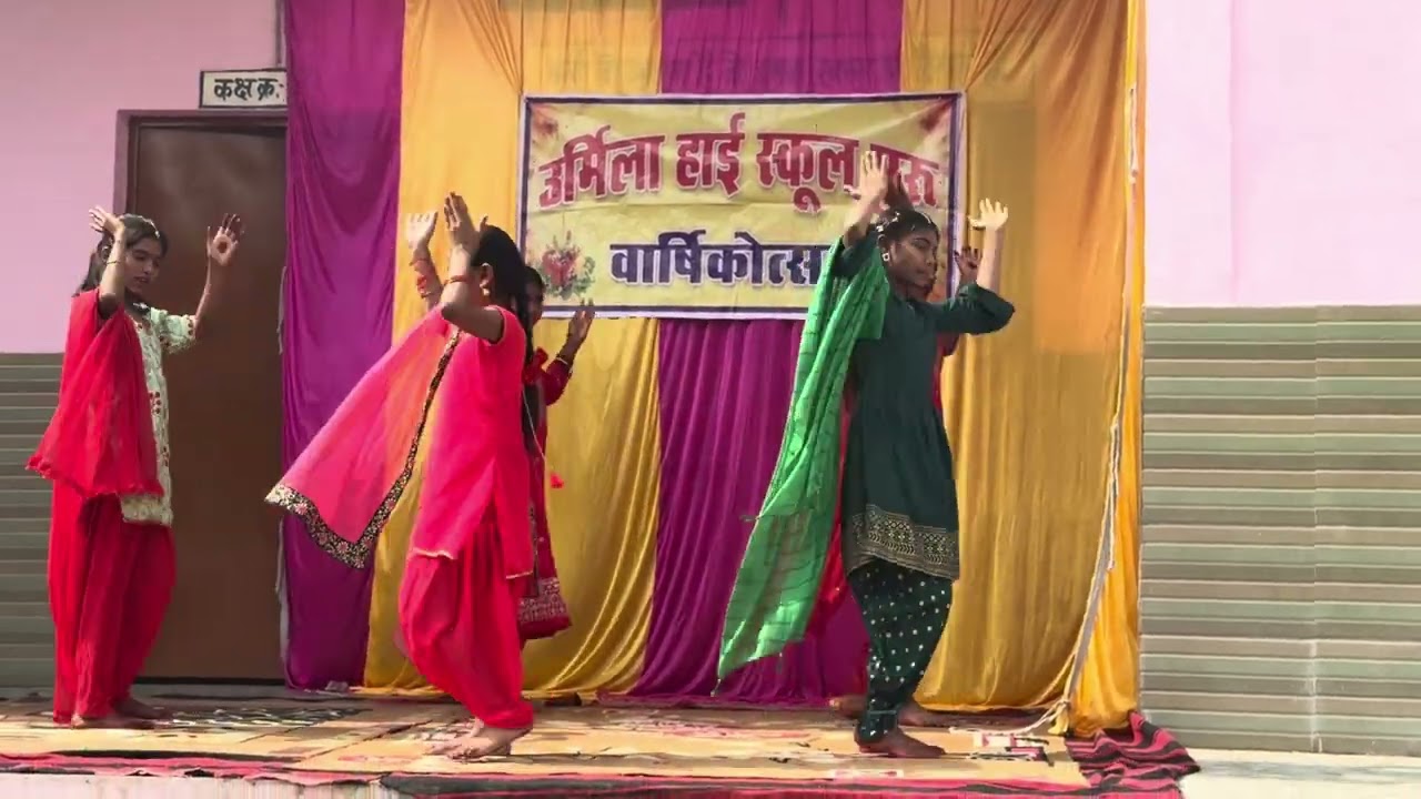 Dance performance on Chunri jaipur se mangwai