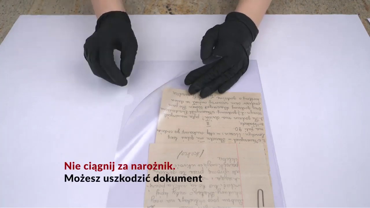 Archiwista radzi - jak zabezpieczyć domowe archiwum? 1. Czy plastikowe koszulki i spinacze szkodzą?