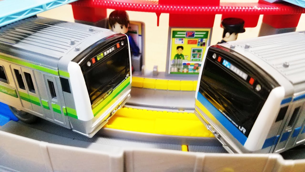 プラレール いろんなE233系が曲線踏切や高架、複線レールを通過! 京浜東北線や中央線、横浜線が大鉄橋を通って坂を下るよ! じこはおこるさ! hifumitoy