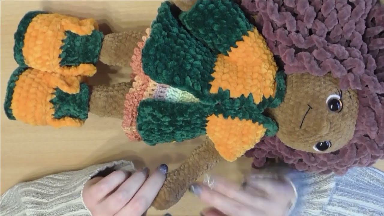 gehäkelte Winterschuhe für die Puppe mit Gelenken