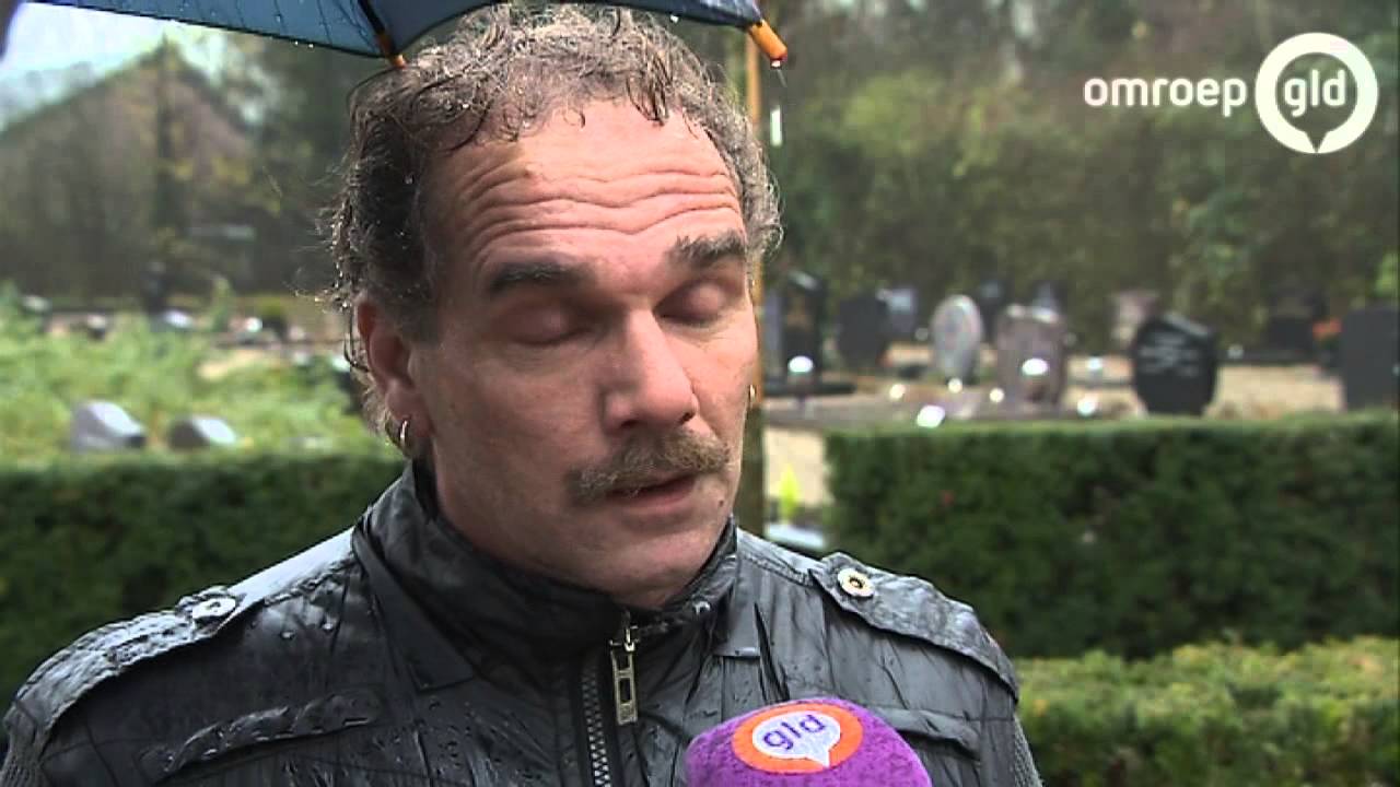 Nabestaanden ontdekken steen van ander op graf vader