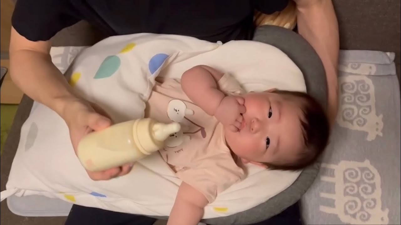 【過去動画、生後5〜6ヶ月】ミルクを飲むりっくん ［Past video, 5-6 months old] A baby drinking milk.