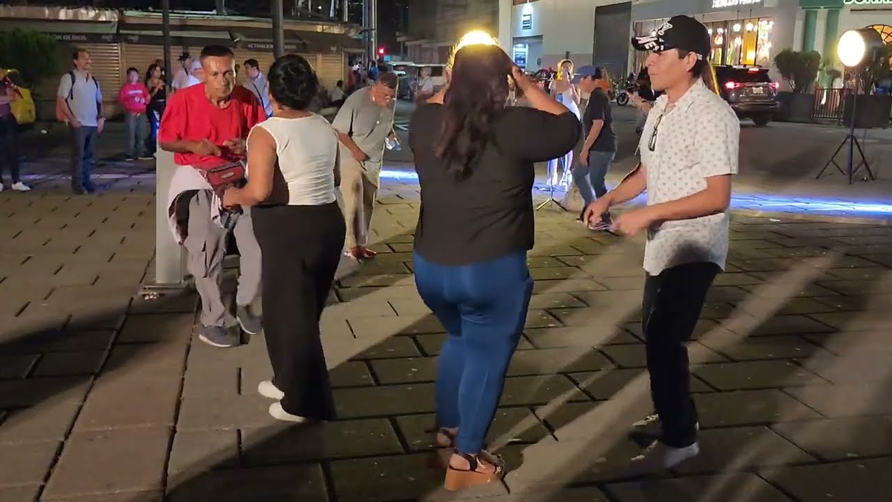 🛑 Antes de lo sucedido pasó esto en la plaza ,,😱 nadie sabía lo que podía pasar 