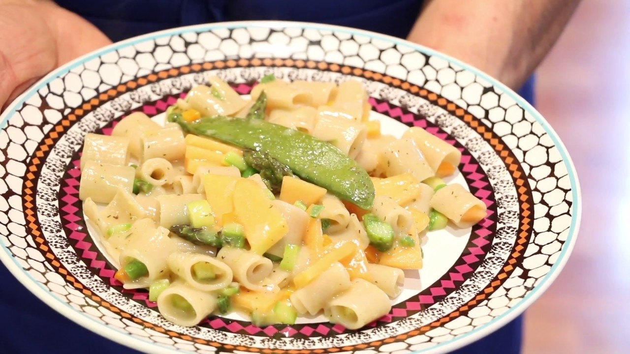 Mezze maniche gluten free di riso e mais con brunoise di verdure