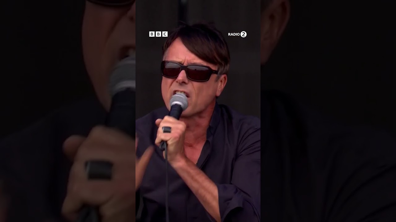 #Suede bringing the Britpop energy to Chelmsford 🎸🧡 #R2InThePark