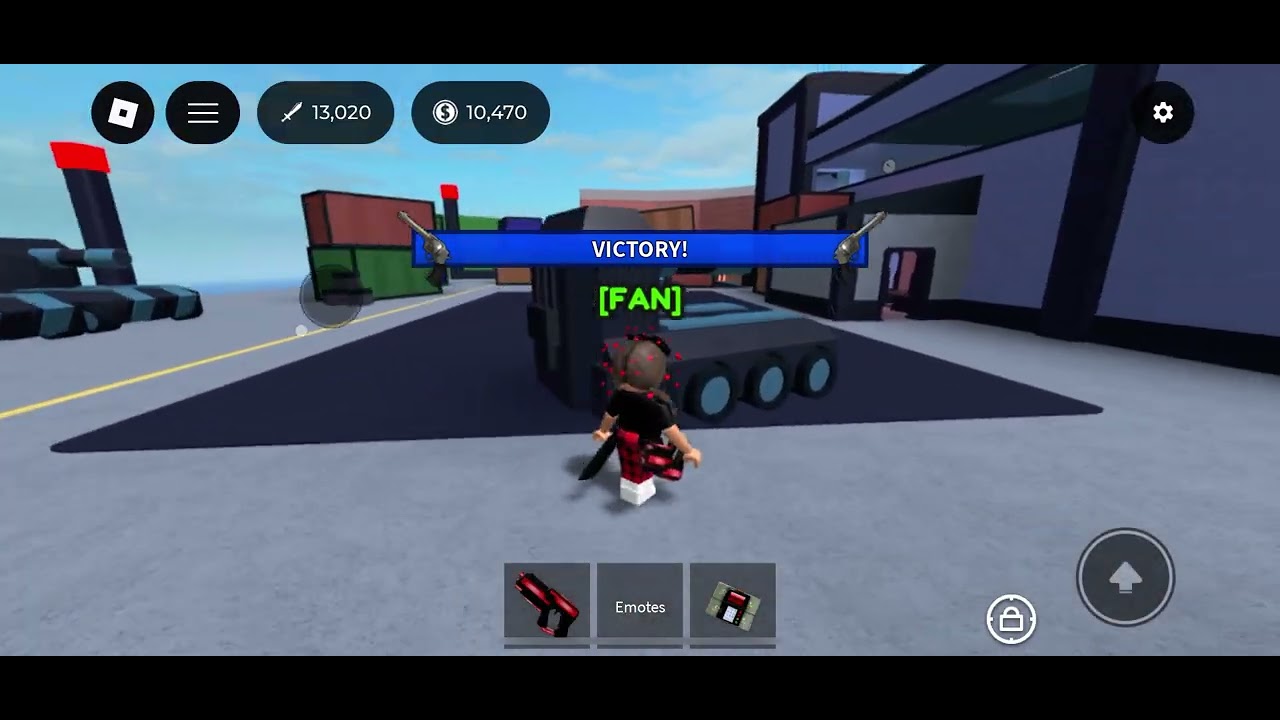 Playing mm2 aim trainer but I’m on the bus