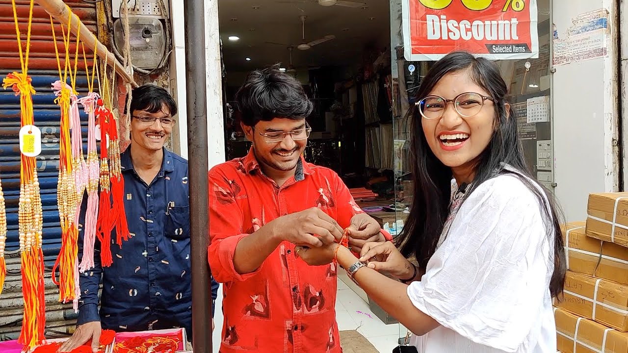 राखी शॉपिंग IN LATUR : भावाचा GIFT लय भारी !