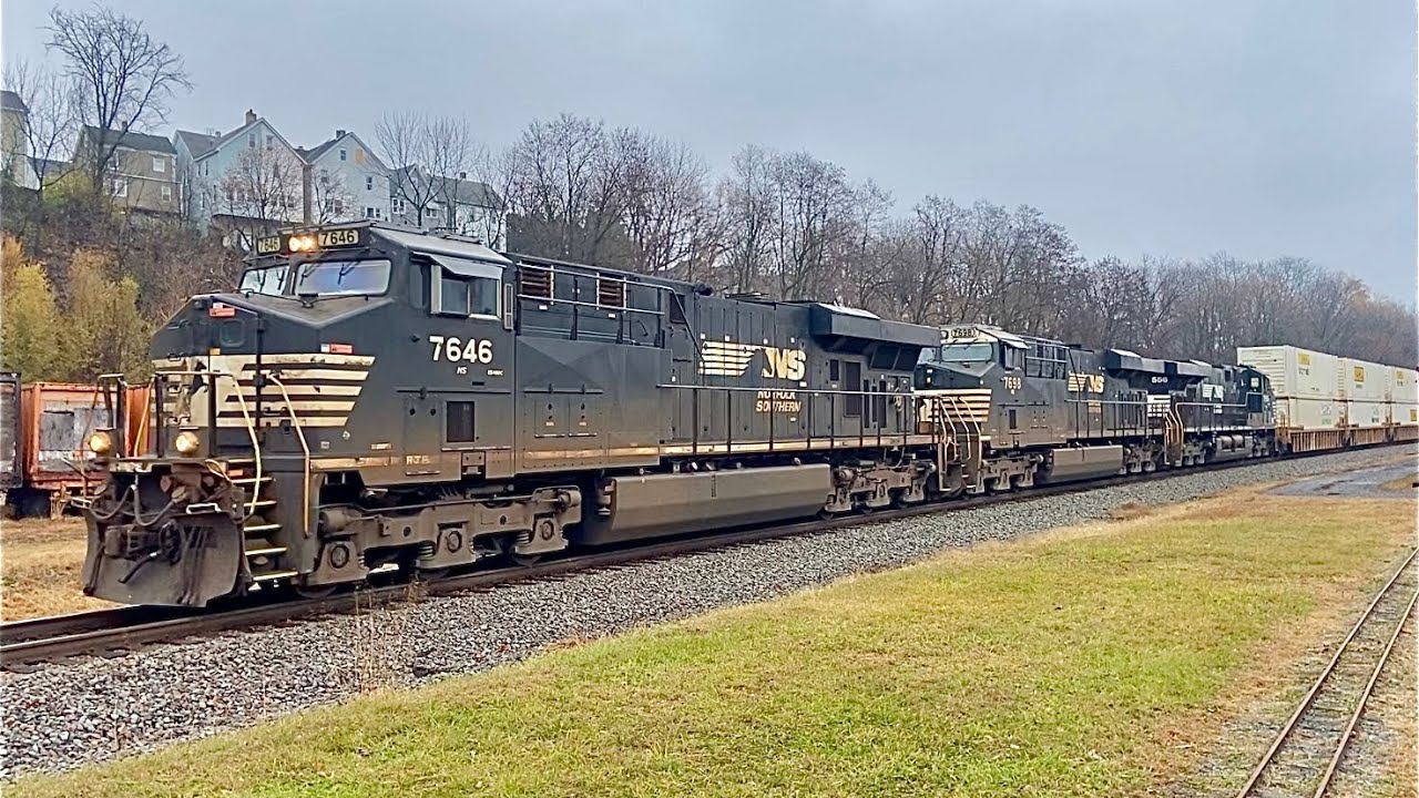ES44DC Trio Leads NS 29G