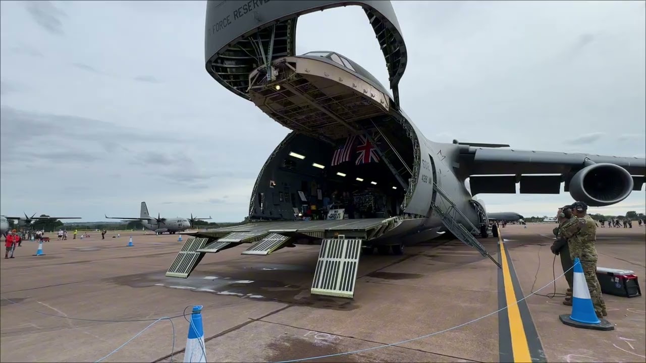 C-5 Galaxy front and rear cargo door closure 