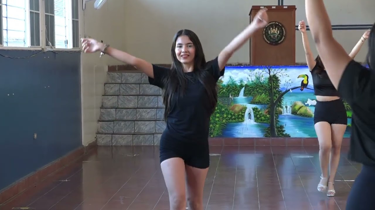 9 SEÑORITAS EN BUSCA DE LA CORONA DE LAS FIESTAS DE NUEVA CONCEPCIÓN