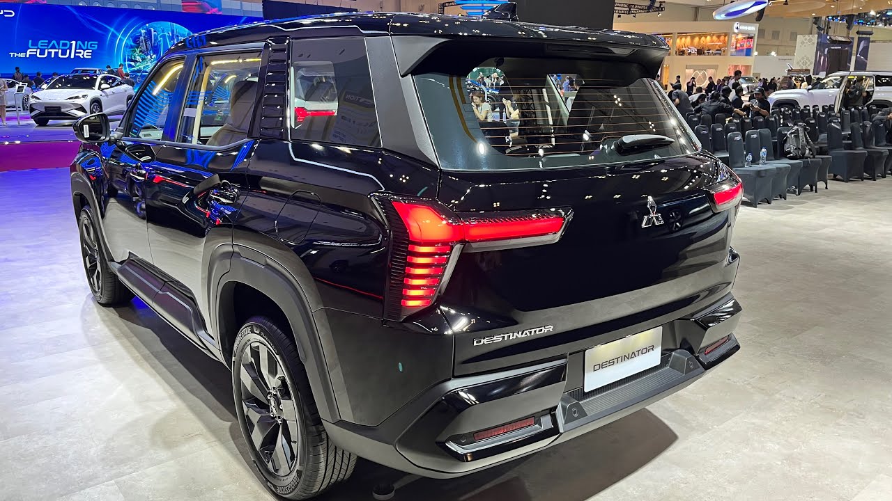 Новый Mitsubishi Destinator 2026 года — трёхрядный кроссовер-внедорожник. Интерьер и экстерьер.