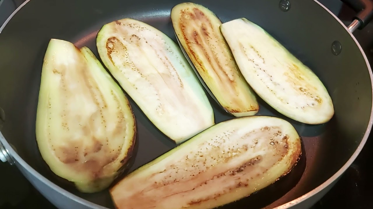 BAKED EGGPLANT WITH MARINARA SAUCE.
