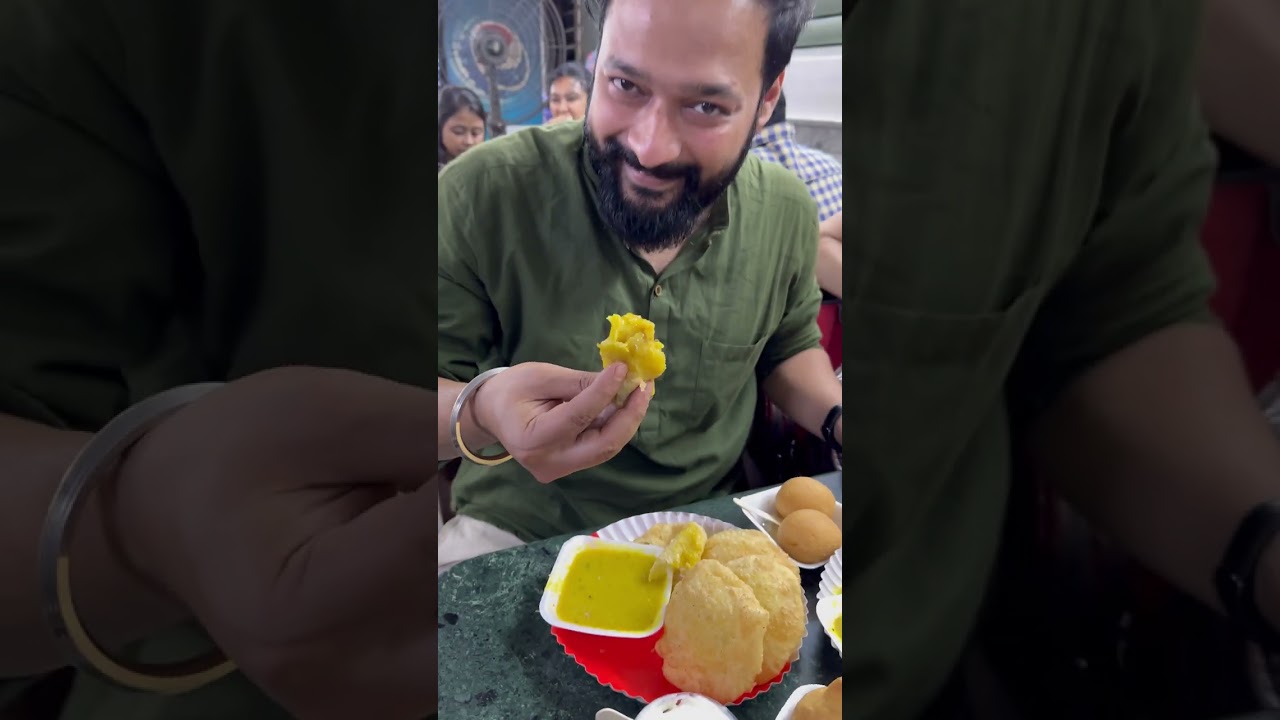 Putiram Best Kachori in Kolkata এবং Collage Street এর অন্যতম ঐতির্যবাহী Sweet Shop