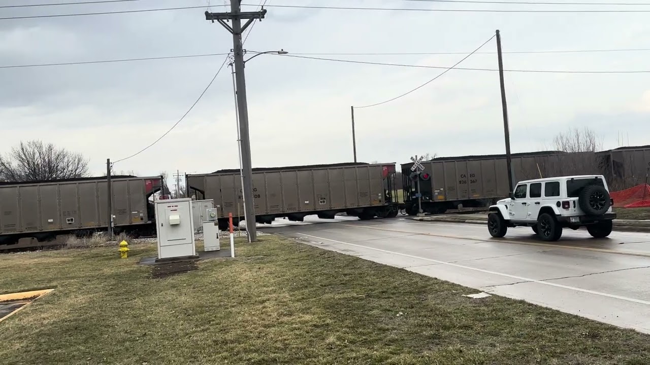 Norfolk Southern 4656 Coal Train Going Through Effingham Illinois slams on the brakes then continues