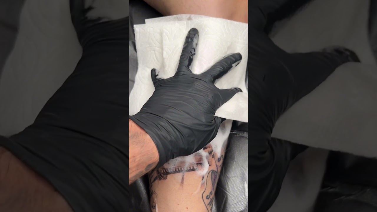 WIPE #tattoo #work #finelines #tattos #la #latattoo #tattooartist #cleaning #review #shorts