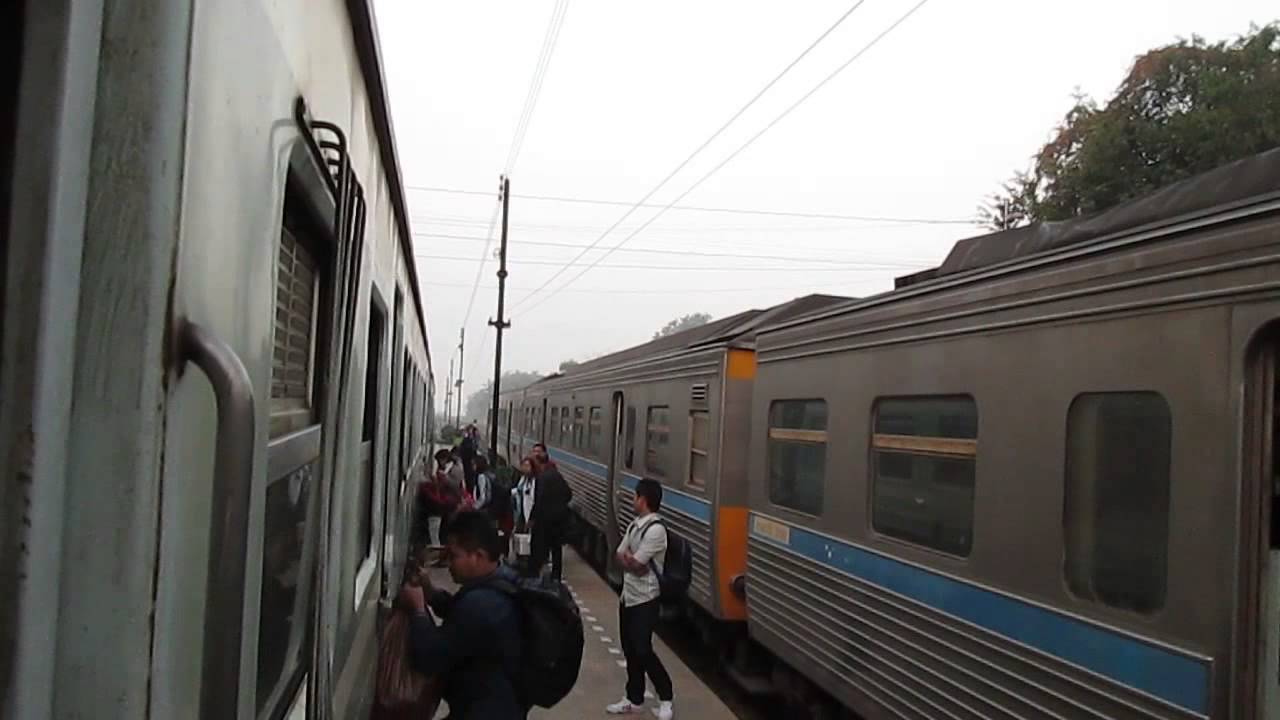 424 , 425 และ 73 ชุมนุมรถไฟที่สถานีศีขรภูมิ