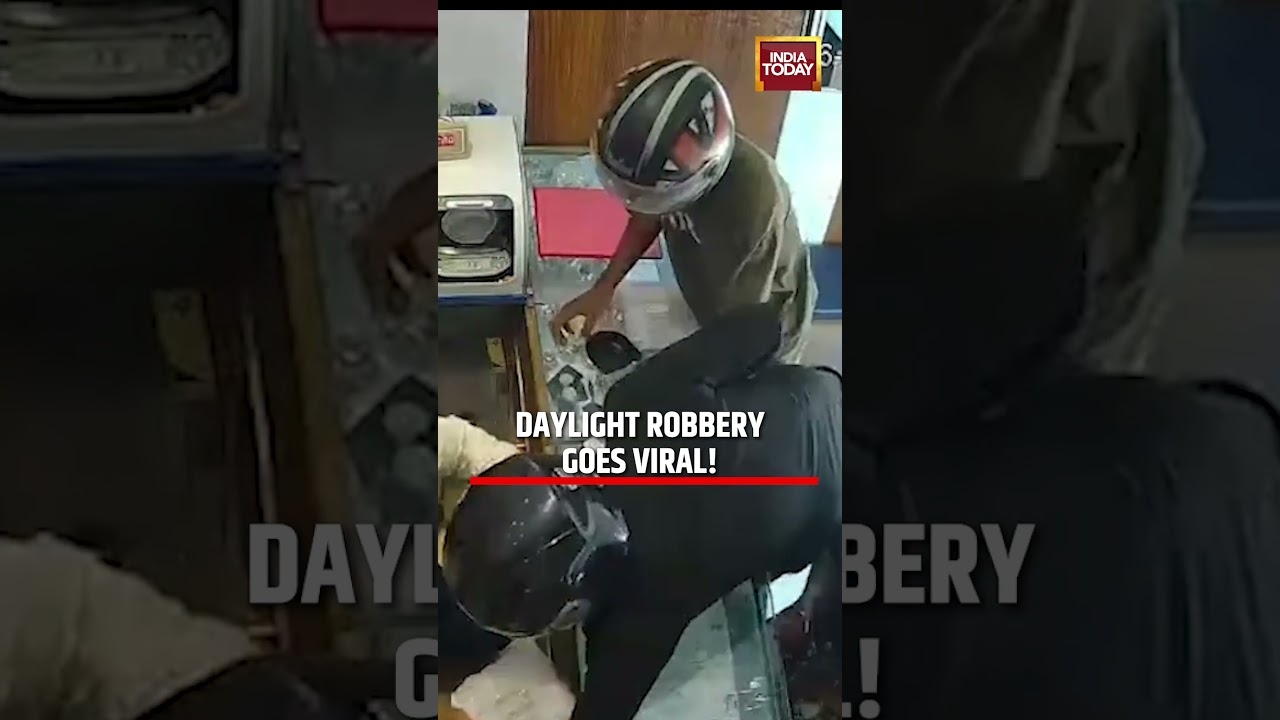 Patna News: Daylight Robbery at Jewelry Shop Caught on CCTV, Video Goes Viral #breakingnews #patna