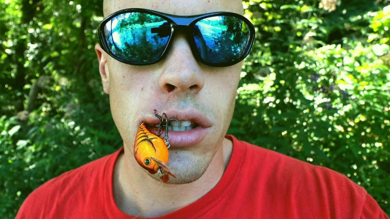 Hooked in the Face **Графическое самоудаление**
