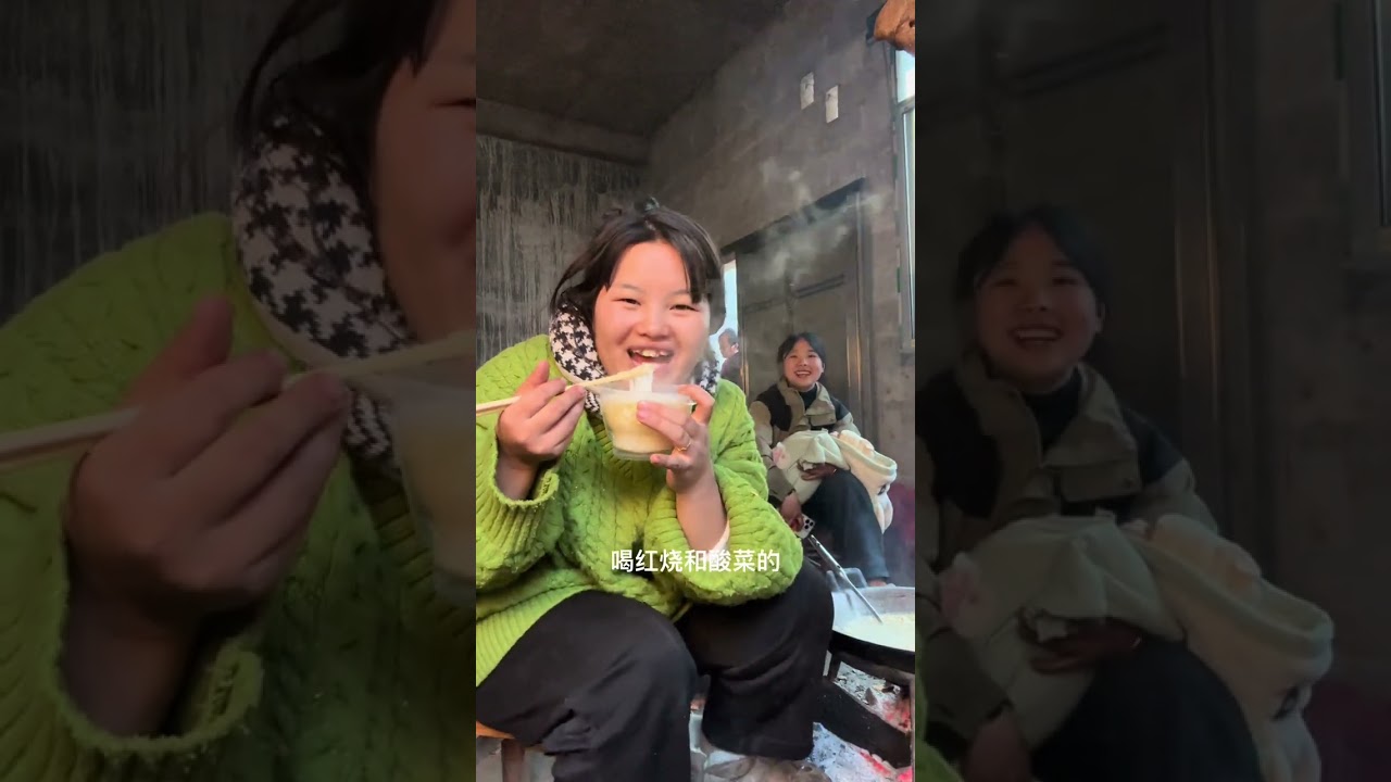 今天小叔给我们做河粉吃，咱们人多就煎了30个鸡蛋，为了鼓励他，我好话都说尽，就怕下次他不煮了😅，看着好有食欲。晚上安装了个孩子的小床，大宝二宝都很积极地拍照，不知道哪一步弄错了，总感觉怪怪的。