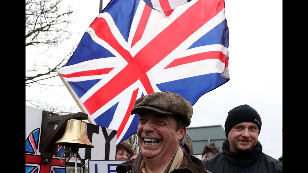 Arch-Brexiteer Nigel Farage leads 'betrayal' march