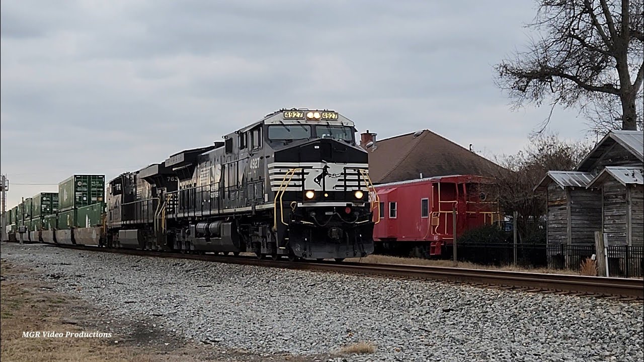 1-31-2026: NS AC44C6M 4927 With K5LLA & NS ES44DC 7633 Lead NS 24A Thru Warner Robins, GA