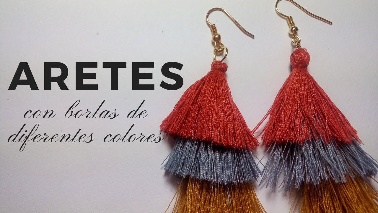 Cómo hacer aretes con tres borlas.