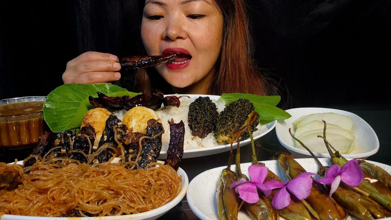 Eating RICE NOODLES with ROASTED BUFFALO Meat wow & TASTY  DAL,Brinjal fried combination#nehadgurung