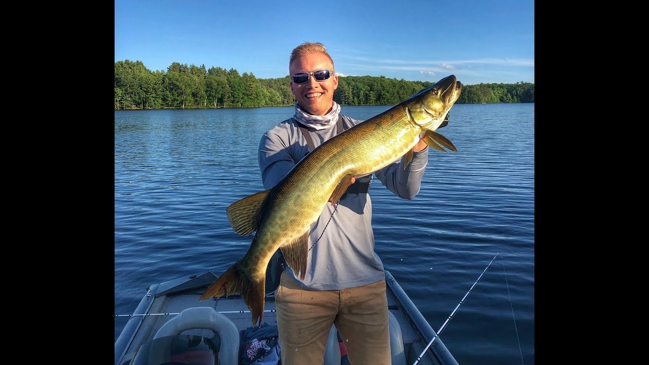 BIG WISCONSIN MUSKY CRUSHES LAKE X TOAD!!!